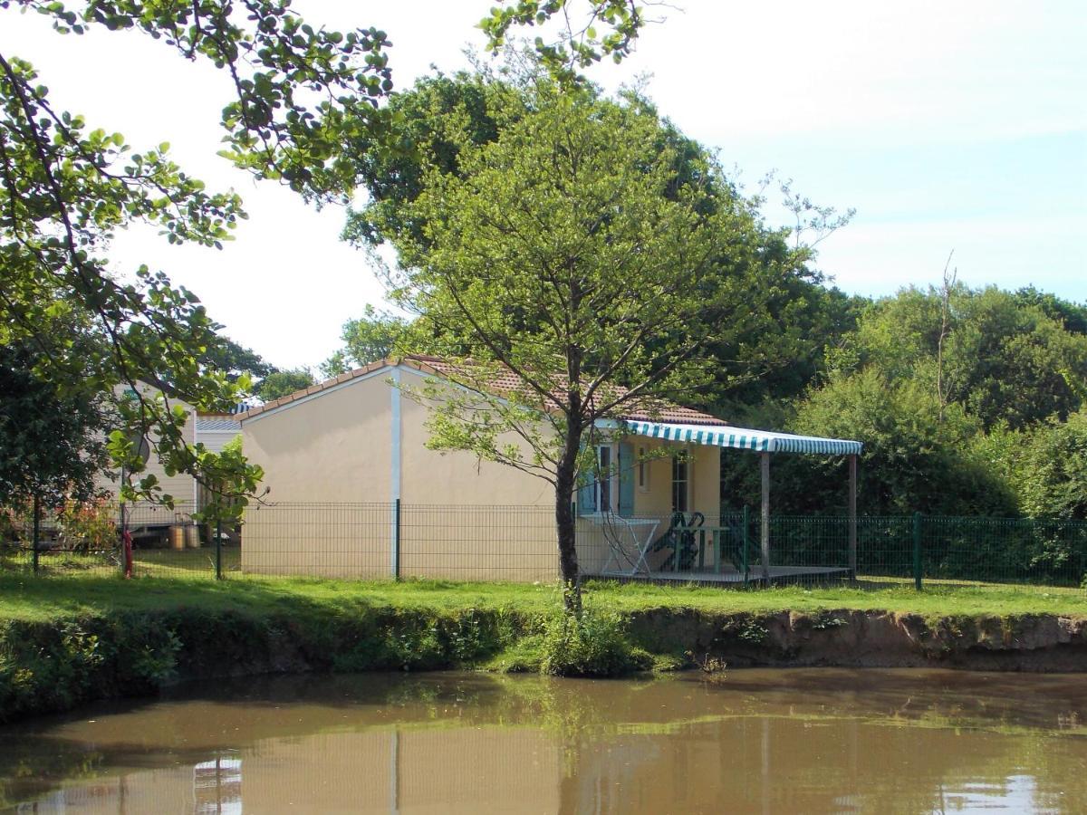 Camping Insolite Le Haut Village Saint-Michel-Chef-Chef Exteriér fotografie