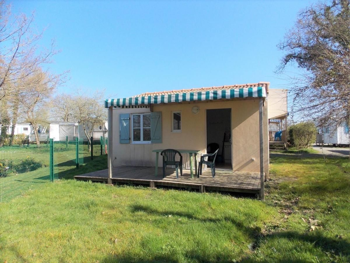 Camping Insolite Le Haut Village Saint-Michel-Chef-Chef Exteriér fotografie