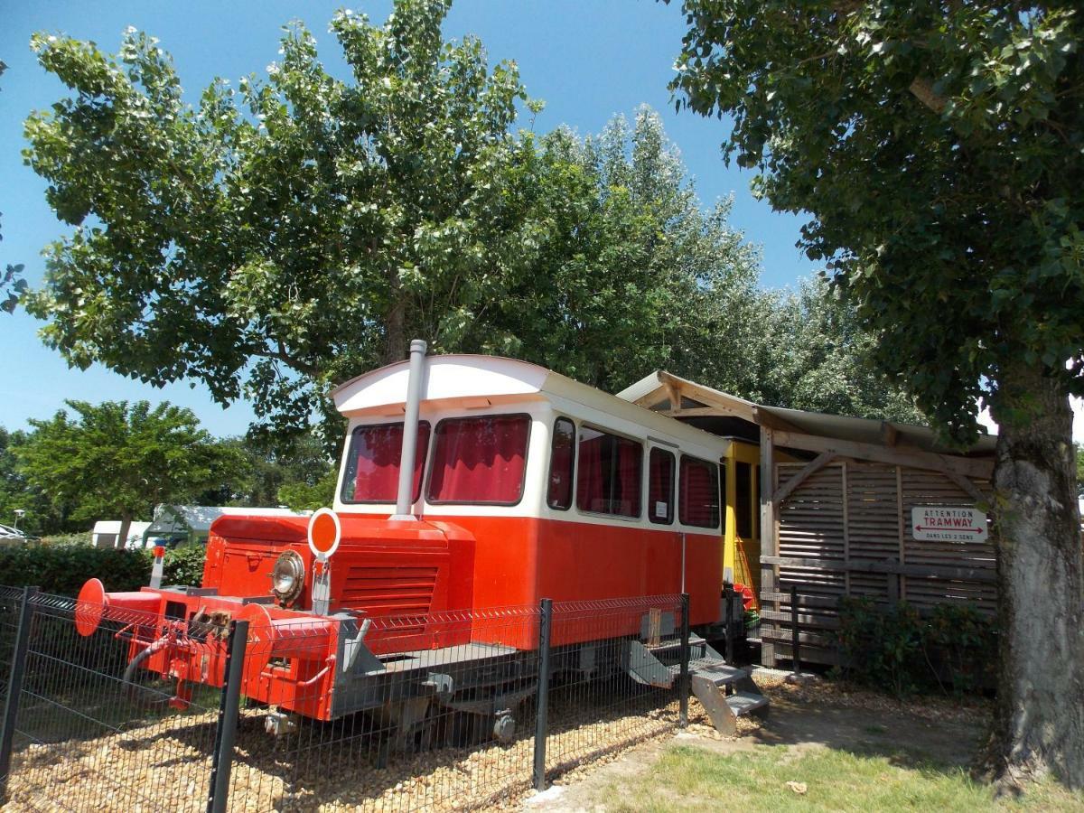 Camping Insolite Le Haut Village Saint-Michel-Chef-Chef Exteriér fotografie