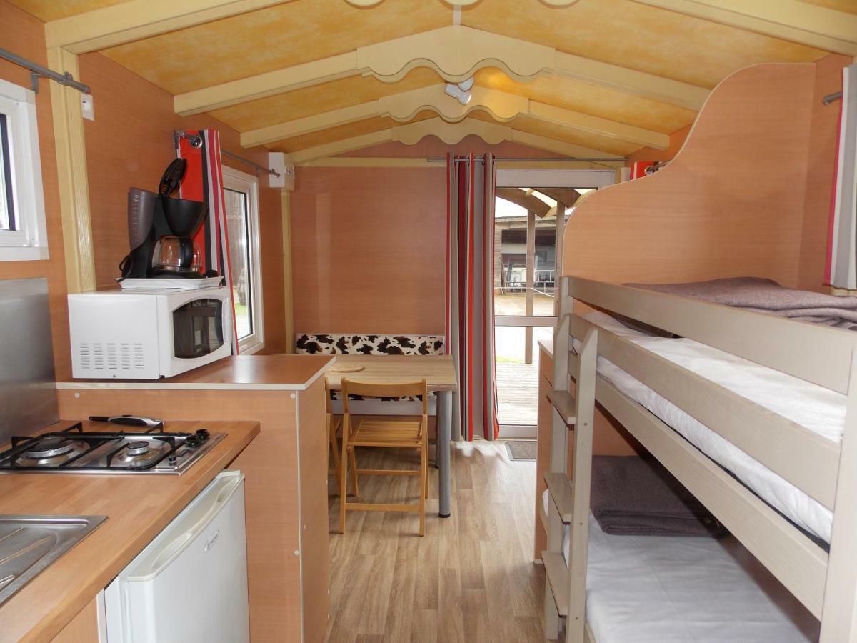 Camping Insolite Le Haut Village Saint-Michel-Chef-Chef Exteriér fotografie